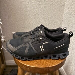 On Running Men's Black and Gray Athletic Shoes